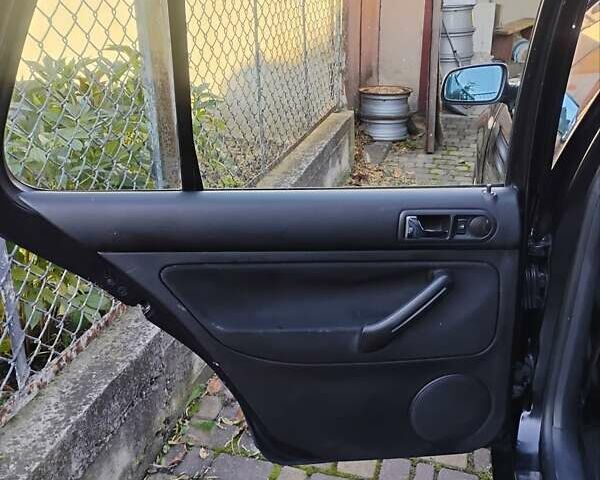 Черный Фольксваген Гольф, объемом двигателя 1.39 л и пробегом 289 тыс. км за 3850 $, фото 6 на Automoto.ua