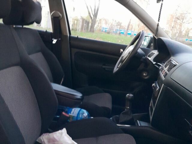 Черный Фольксваген Гольф, объемом двигателя 1.6 л и пробегом 265 тыс. км за 4100 $, фото 4 на Automoto.ua