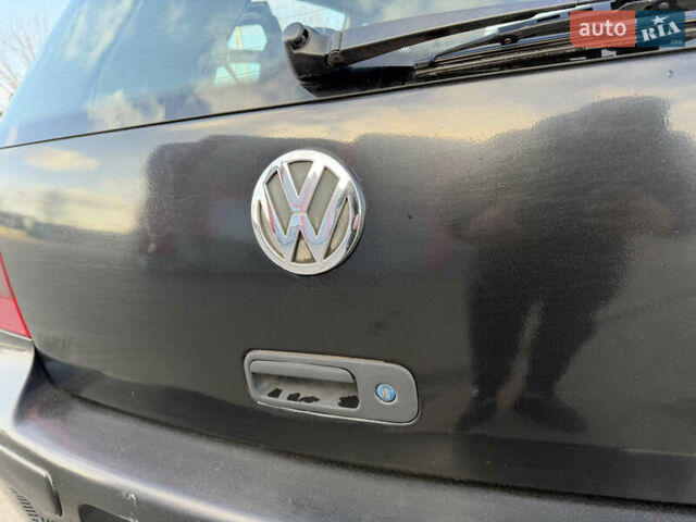 Черный Фольксваген Гольф, объемом двигателя 1.6 л и пробегом 245 тыс. км за 2999 $, фото 31 на Automoto.ua