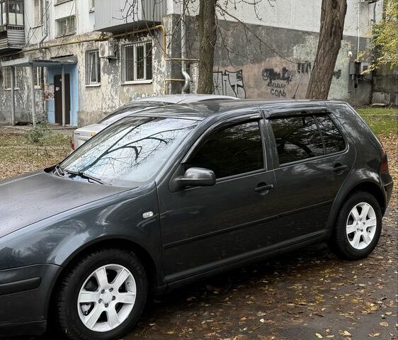 Черный Фольксваген Гольф, объемом двигателя 1.9 л и пробегом 350 тыс. км за 2700 $, фото 2 на Automoto.ua