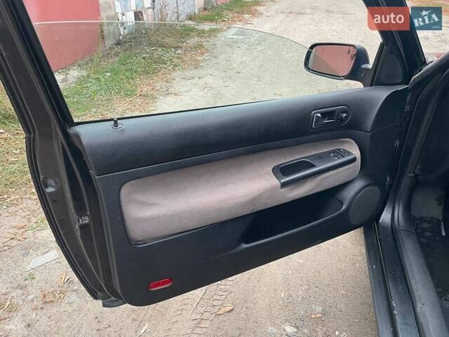 Черный Фольксваген Гольф, объемом двигателя 1.9 л и пробегом 316 тыс. км за 2999 $, фото 11 на Automoto.ua