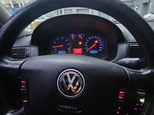 Черный Фольксваген Гольф, объемом двигателя 1.6 л и пробегом 330 тыс. км за 4400 $, фото 14 на Automoto.ua