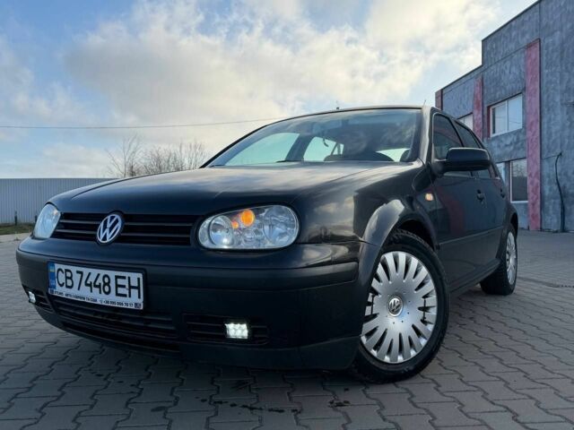 Черный Фольксваген Гольф, объемом двигателя 1.6 л и пробегом 245 тыс. км за 2999 $, фото 1 на Automoto.ua