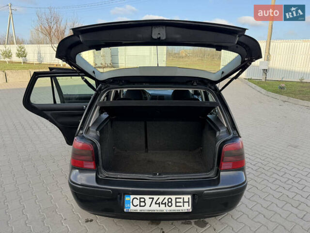 Черный Фольксваген Гольф, объемом двигателя 1.6 л и пробегом 245 тыс. км за 2999 $, фото 32 на Automoto.ua