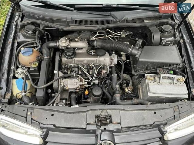 Черный Фольксваген Гольф, объемом двигателя 1.9 л и пробегом 316 тыс. км за 2999 $, фото 1 на Automoto.ua