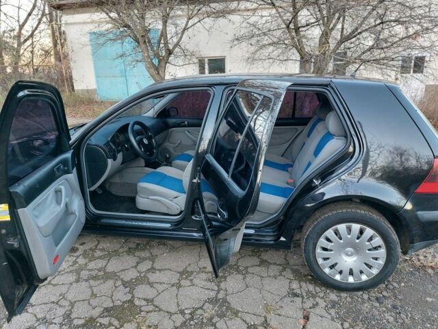 Черный Фольксваген Гольф, объемом двигателя 1.6 л и пробегом 221 тыс. км за 3900 $, фото 11 на Automoto.ua