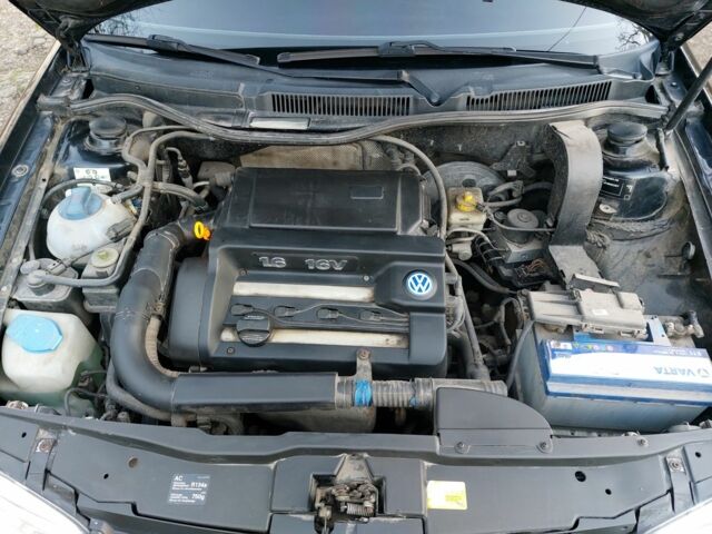 Черный Фольксваген Гольф, объемом двигателя 1.6 л и пробегом 221 тыс. км за 3900 $, фото 8 на Automoto.ua