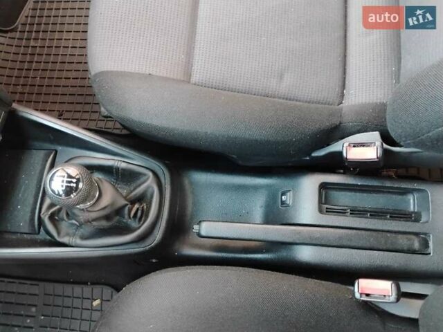 Черный Фольксваген Гольф, объемом двигателя 1.39 л и пробегом 289 тыс. км за 3850 $, фото 7 на Automoto.ua