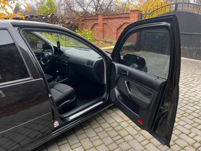 Черный Фольксваген Гольф, объемом двигателя 1.6 л и пробегом 235 тыс. км за 4600 $, фото 6 на Automoto.ua