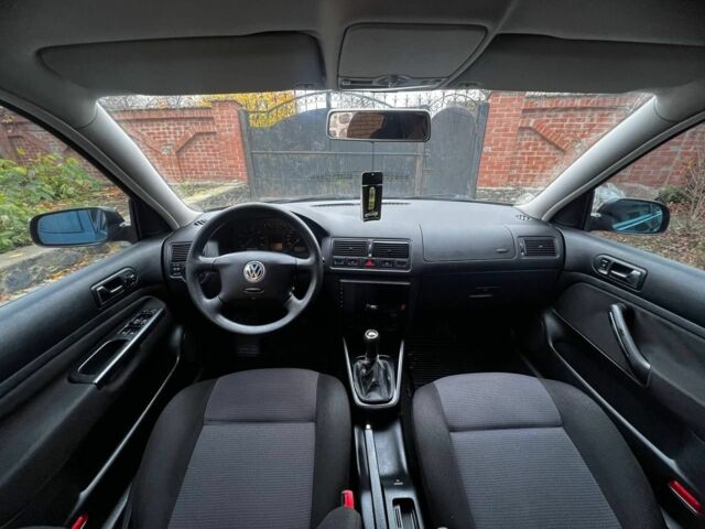 Черный Фольксваген Гольф, объемом двигателя 1.6 л и пробегом 235 тыс. км за 4600 $, фото 5 на Automoto.ua