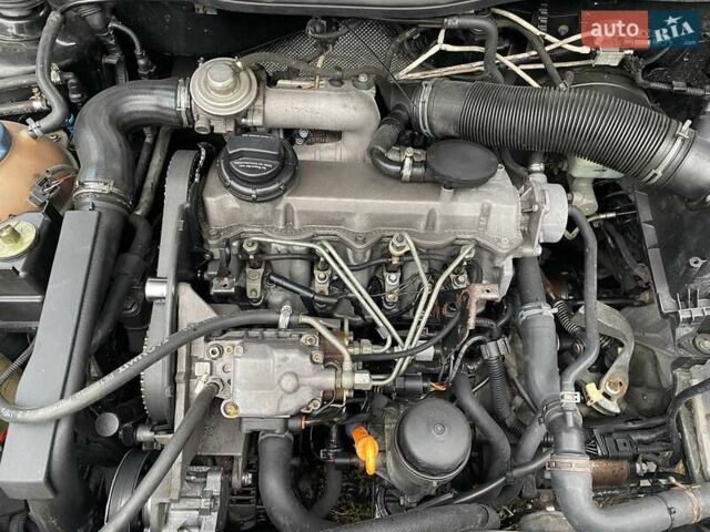 Черный Фольксваген Гольф, объемом двигателя 1.9 л и пробегом 316 тыс. км за 2999 $, фото 7 на Automoto.ua