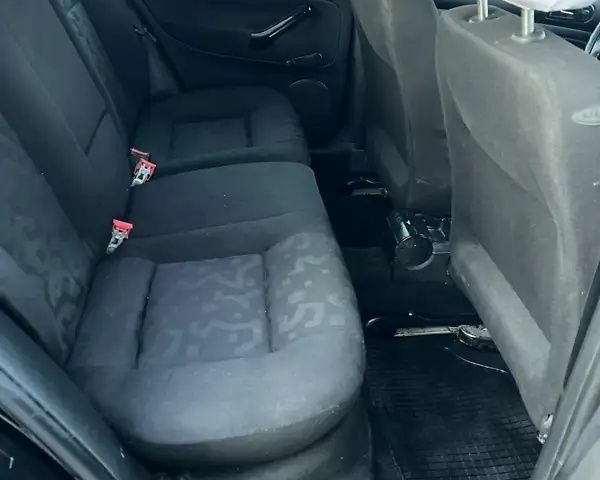 Черный Фольксваген Гольф, объемом двигателя 1.4 л и пробегом 250 тыс. км за 2900 $, фото 5 на Automoto.ua