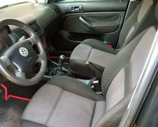 Черный Фольксваген Гольф, объемом двигателя 1.6 л и пробегом 310 тыс. км за 4800 $, фото 7 на Automoto.ua