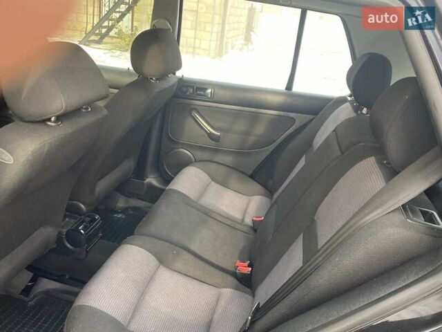 Черный Фольксваген Гольф, объемом двигателя 1.6 л и пробегом 199 тыс. км за 4100 $, фото 11 на Automoto.ua