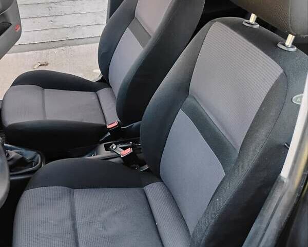 Черный Фольксваген Гольф, объемом двигателя 1.39 л и пробегом 289 тыс. км за 3850 $, фото 2 на Automoto.ua