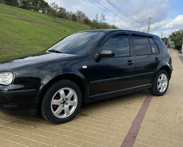 Черный Фольксваген Гольф, объемом двигателя 1.6 л и пробегом 288 тыс. км за 4000 $, фото 1 на Automoto.ua