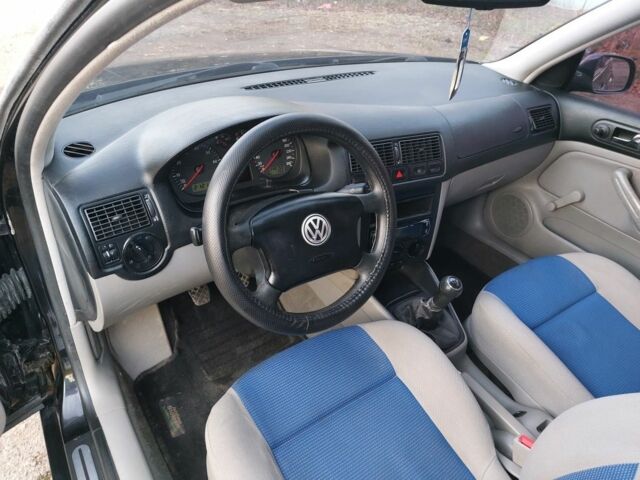 Черный Фольксваген Гольф, объемом двигателя 1.6 л и пробегом 221 тыс. км за 3900 $, фото 9 на Automoto.ua