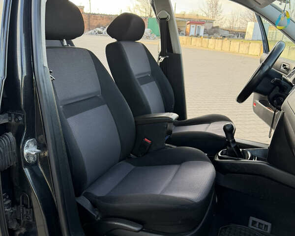 Черный Фольксваген Гольф, объемом двигателя 1.6 л и пробегом 245 тыс. км за 2999 $, фото 34 на Automoto.ua