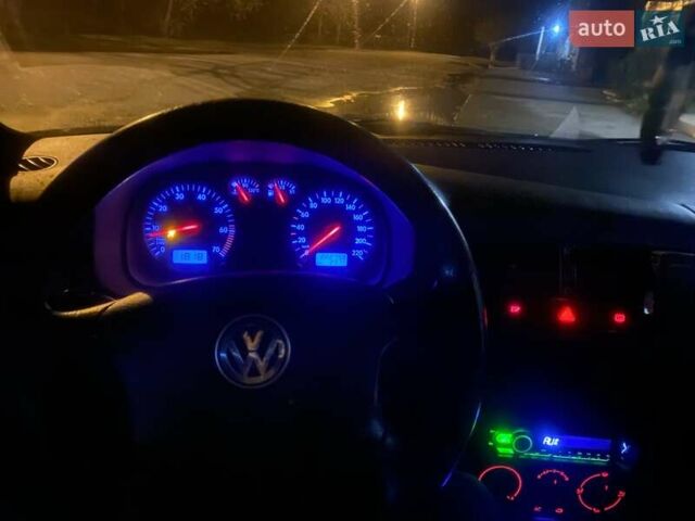 Чорний Фольксваген Гольф, об'ємом двигуна 1.39 л та пробігом 223 тис. км за 4000 $, фото 4 на Automoto.ua