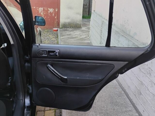 Черный Фольксваген Гольф, объемом двигателя 0 л и пробегом 289 тыс. км за 3850 $, фото 12 на Automoto.ua