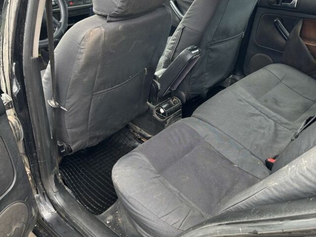 Черный Фольксваген Гольф, объемом двигателя 1.9 л и пробегом 260 тыс. км за 1350 $, фото 11 на Automoto.ua