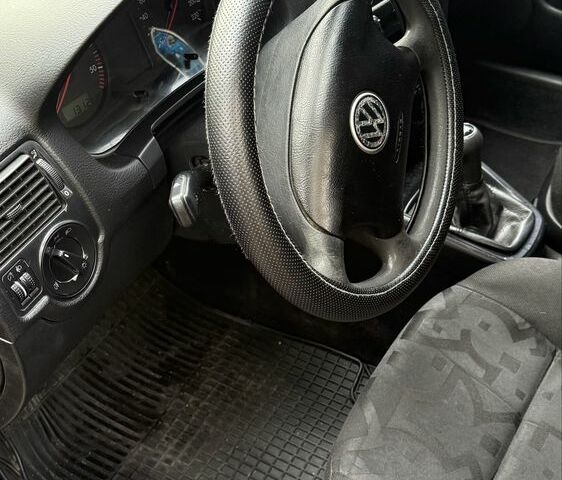 Черный Фольксваген Гольф, объемом двигателя 1.9 л и пробегом 350 тыс. км за 2700 $, фото 4 на Automoto.ua