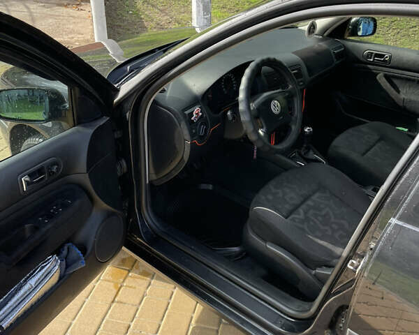 Черный Фольксваген Гольф, объемом двигателя 1.6 л и пробегом 288 тыс. км за 4000 $, фото 9 на Automoto.ua