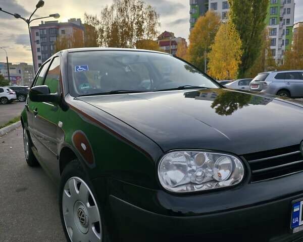 Чорний Фольксваген Гольф, об'ємом двигуна 1.39 л та пробігом 240 тис. км за 3900 $, фото 1 на Automoto.ua