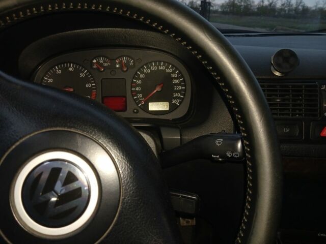 Черный Фольксваген Гольф, объемом двигателя 1.8 л и пробегом 286 тыс. км за 5950 $, фото 5 на Automoto.ua