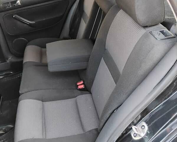 Черный Фольксваген Гольф, объемом двигателя 1.39 л и пробегом 289 тыс. км за 3850 $, фото 9 на Automoto.ua