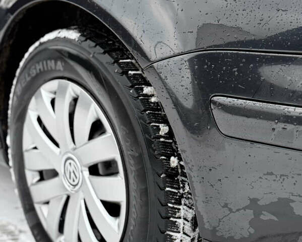 Черный Фольксваген Гольф, объемом двигателя 1.6 л и пробегом 263 тыс. км за 3500 $, фото 5 на Automoto.ua