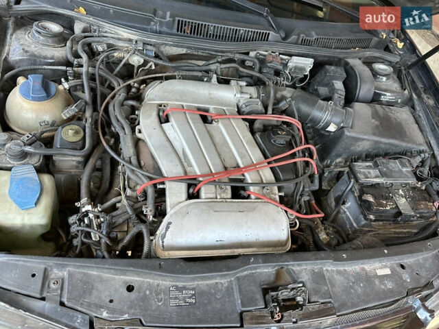 Черный Фольксваген Гольф, объемом двигателя 2.32 л и пробегом 250 тыс. км за 4500 $, фото 2 на Automoto.ua