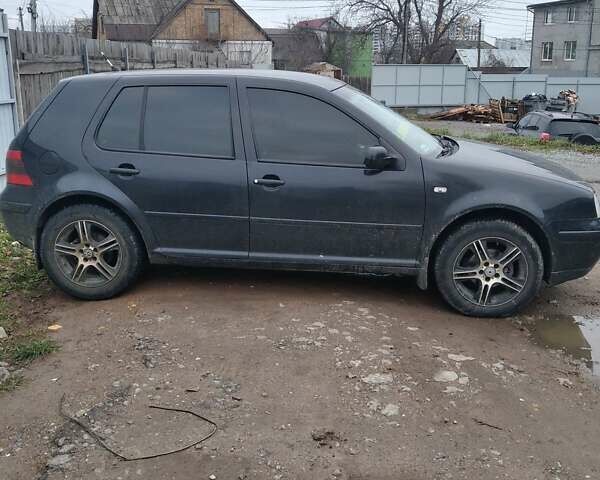 Черный Фольксваген Гольф, объемом двигателя 1.6 л и пробегом 287 тыс. км за 4000 $, фото 7 на Automoto.ua