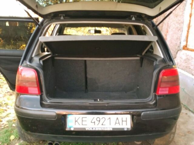 Черный Фольксваген Гольф, объемом двигателя 1.6 л и пробегом 310 тыс. км за 4800 $, фото 3 на Automoto.ua