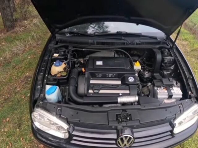 Черный Фольксваген Гольф, объемом двигателя 1.6 л и пробегом 200 тыс. км за 4900 $, фото 3 на Automoto.ua