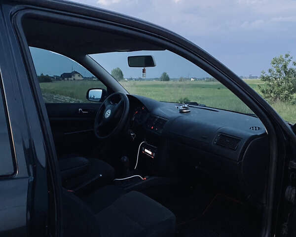 Чорний Фольксваген Гольф, об'ємом двигуна 1.6 л та пробігом 255 тис. км за 2950 $, фото 3 на Automoto.ua