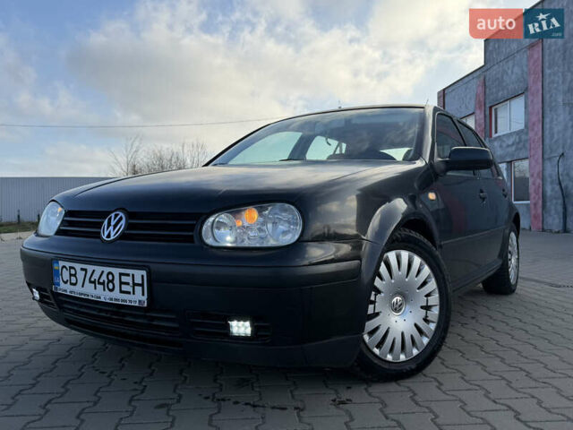 Черный Фольксваген Гольф, объемом двигателя 1.6 л и пробегом 245 тыс. км за 2999 $, фото 1 на Automoto.ua