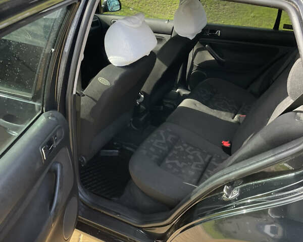 Черный Фольксваген Гольф, объемом двигателя 1.6 л и пробегом 288 тыс. км за 4000 $, фото 8 на Automoto.ua