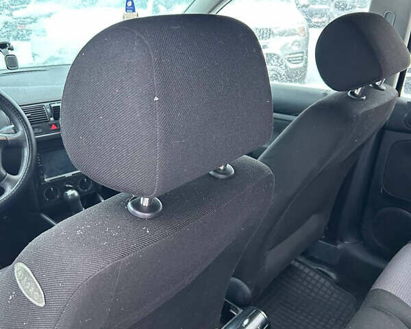 Чорний Фольксваген Гольф, об'ємом двигуна 1.39 л та пробігом 289 тис. км за 3700 $, фото 28 на Automoto.ua