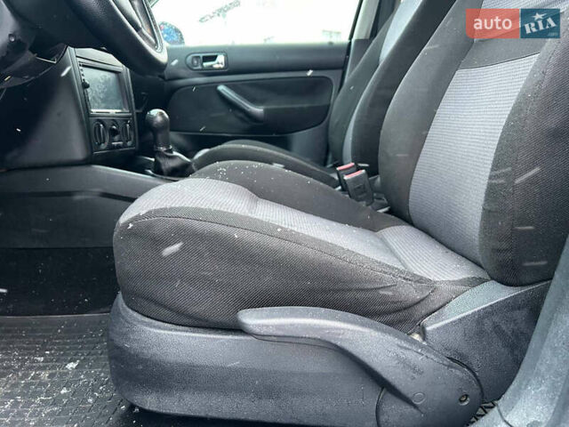 Чорний Фольксваген Гольф, об'ємом двигуна 1.39 л та пробігом 289 тис. км за 3700 $, фото 23 на Automoto.ua