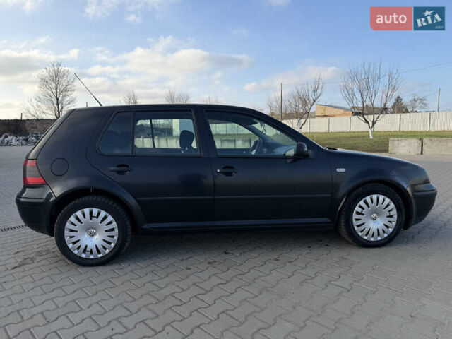 Черный Фольксваген Гольф, объемом двигателя 1.6 л и пробегом 245 тыс. км за 2999 $, фото 22 на Automoto.ua