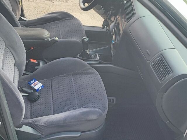 Черный Фольксваген Гольф, объемом двигателя 1.9 л и пробегом 498 тыс. км за 1900 $, фото 6 на Automoto.ua