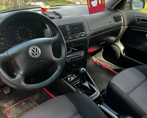 Фольксваген Гольф 2000 у Волочиске на Automoto.ua Чорний Фольксваген Гольф, об'ємом двигуна 1.39 л та пробігом 256 тис. км за 3249 $, фото 9 на Automoto.ua