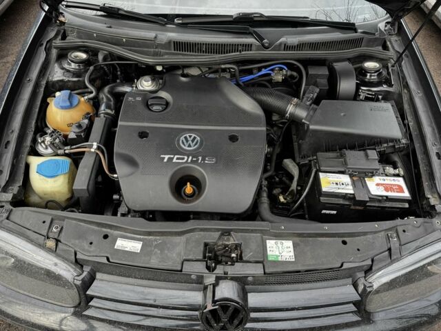 Черный Фольксваген Гольф, объемом двигателя 1.9 л и пробегом 420 тыс. км за 3080 $, фото 5 на Automoto.ua