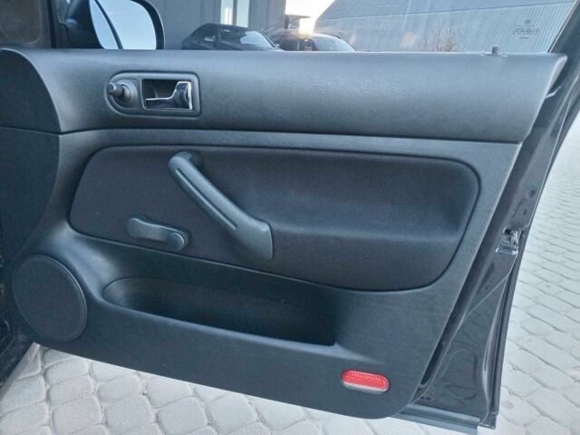 Черный Фольксваген Гольф, объемом двигателя 1.6 л и пробегом 280 тыс. км за 4990 $, фото 10 на Automoto.ua