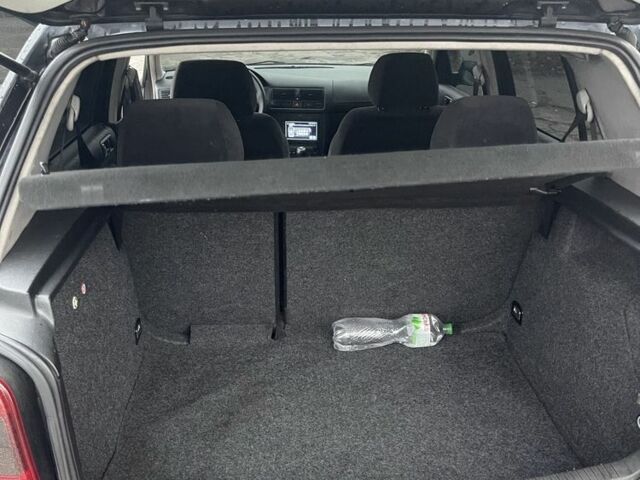 Черный Фольксваген Гольф, объемом двигателя 1.9 л и пробегом 400 тыс. км за 3557 $, фото 3 на Automoto.ua