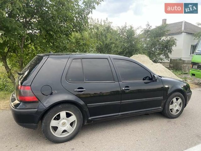 Черный Фольксваген Гольф, объемом двигателя 1.9 л и пробегом 380 тыс. км за 1750 $, фото 1 на Automoto.ua