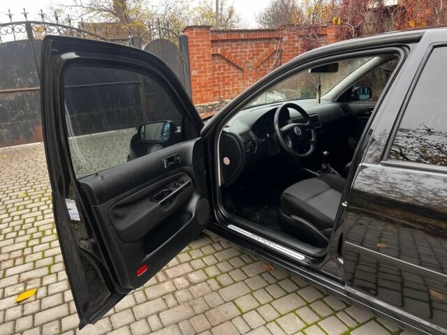 Черный Фольксваген Гольф, объемом двигателя 1.6 л и пробегом 235 тыс. км за 4600 $, фото 7 на Automoto.ua