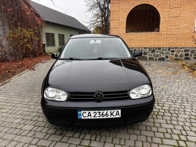 Черный Фольксваген Гольф, объемом двигателя 1.6 л и пробегом 235 тыс. км за 4600 $, фото 1 на Automoto.ua