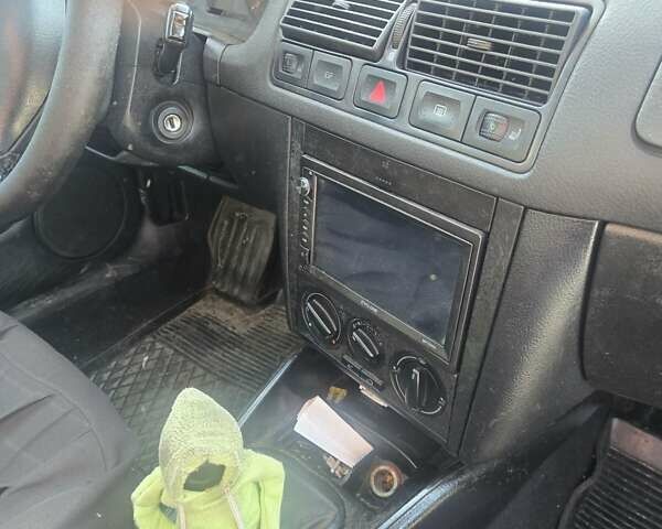 Черный Фольксваген Гольф, объемом двигателя 1.9 л и пробегом 400 тыс. км за 1500 $, фото 11 на Automoto.ua